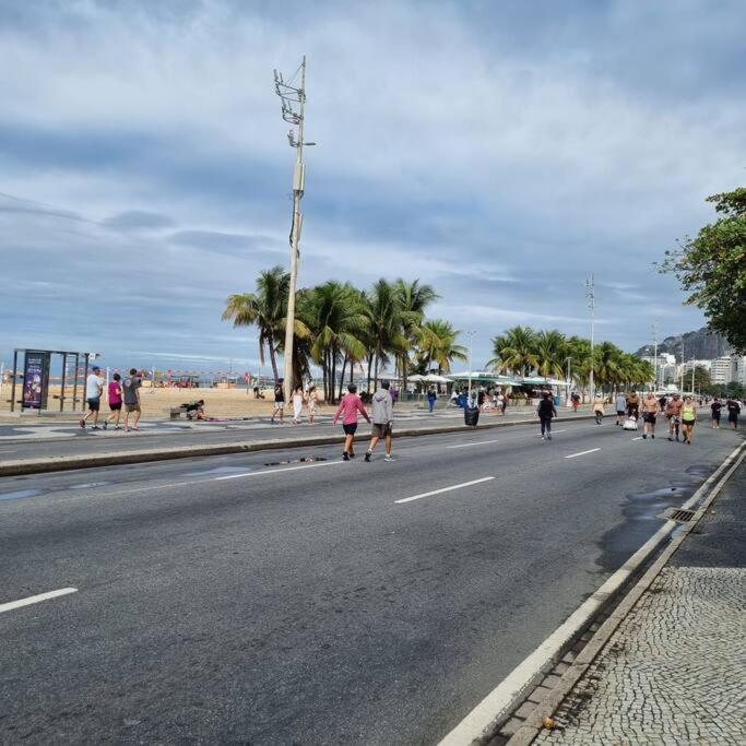 Apartamento Em Copacabana A 100 Metros Da Praia Рио-де-Жанейро Экстерьер фото